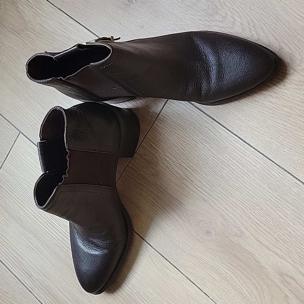 NWOT FRANCO SARTO Brown Leather Booties 7